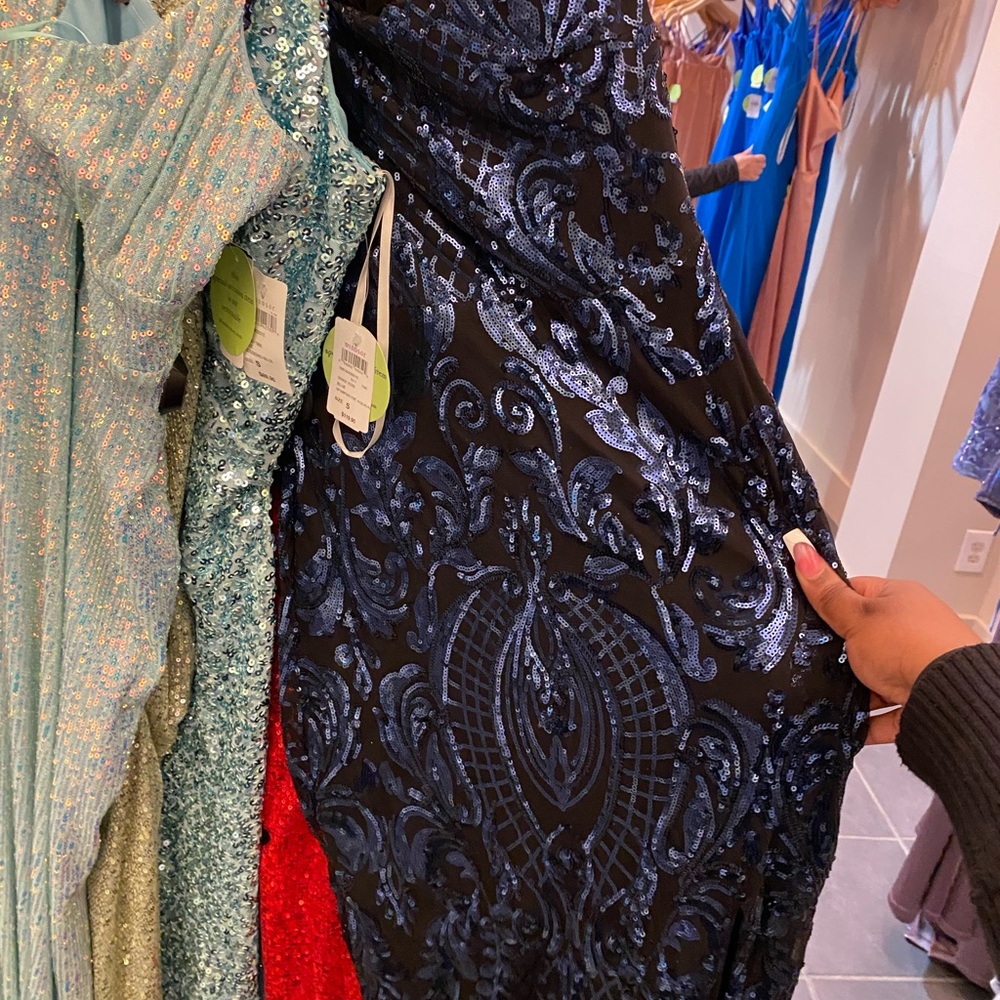 DRESS FOR SALE - Picture 2 of 5